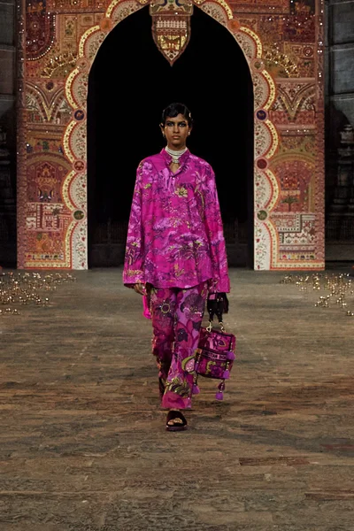Look 65